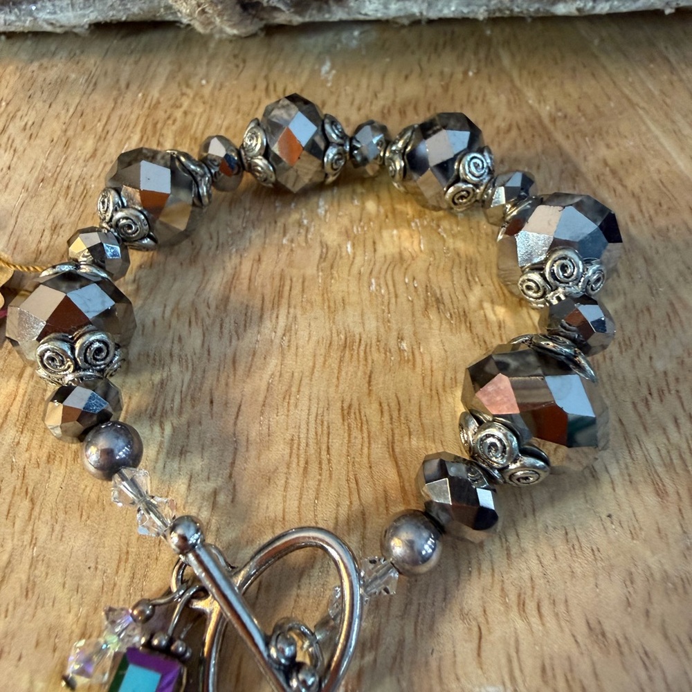 Chic Metallic Beaded Bracelet